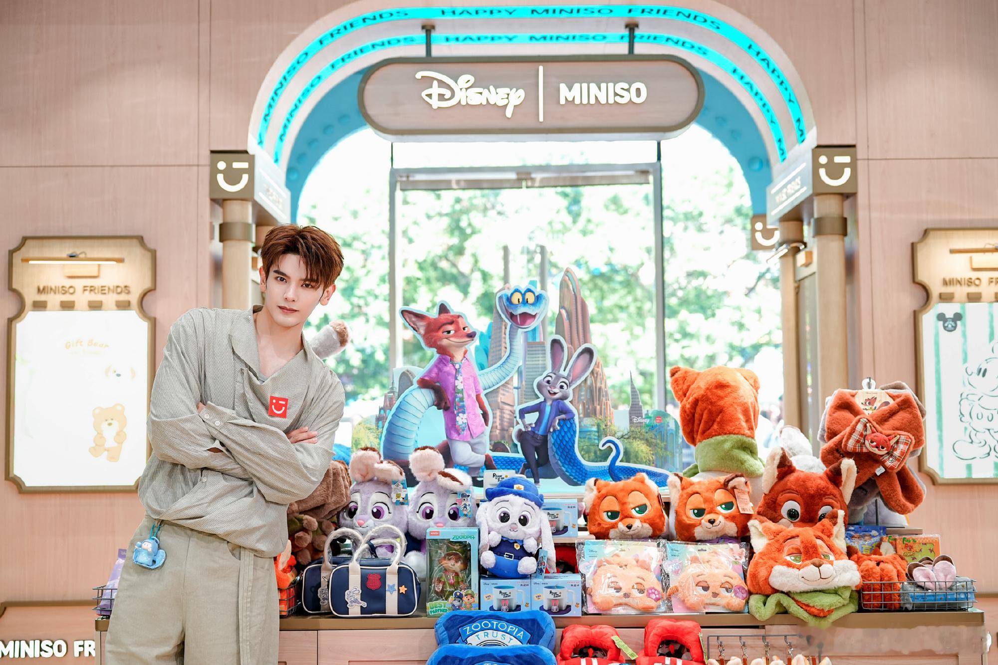 全深圳都在偶遇姚弛 看到朋友在深圳海雅缤纷城偶遇姚弛，还买到了 yoyo 酱挂件