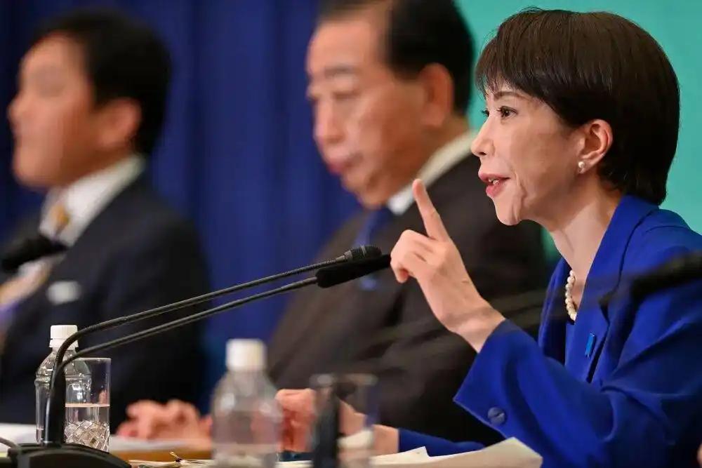 别光顾着在评论区骂街了。八月十五号，日本政客这波极其嚣张的集体拜鬼，根本不是一场