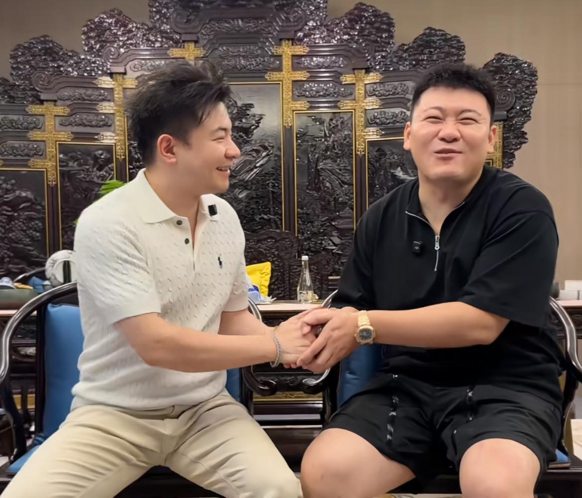 韩景枫新添“左膀右臂”！双方线上称师徒，线下称兄弟。
自曝未来打算，浙江的生意早