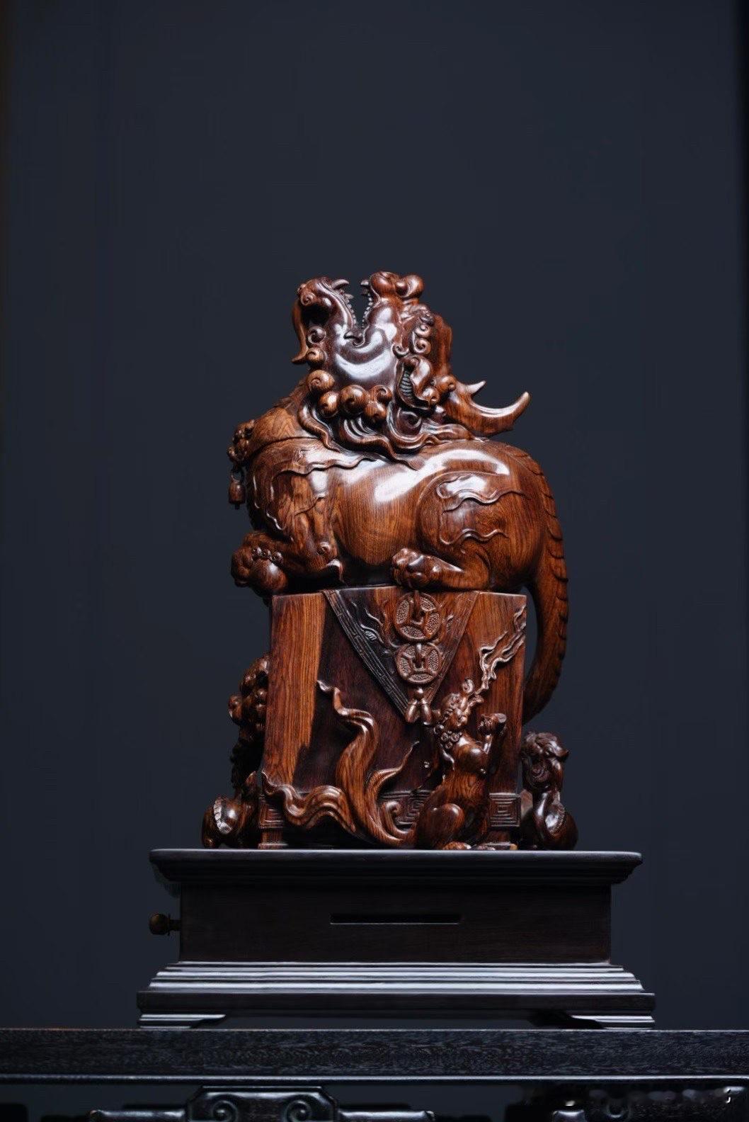 黄花梨｜狻猊

有些香炉，是用来焚香；
有些，是让空间慢慢“安静下来”。

黄花