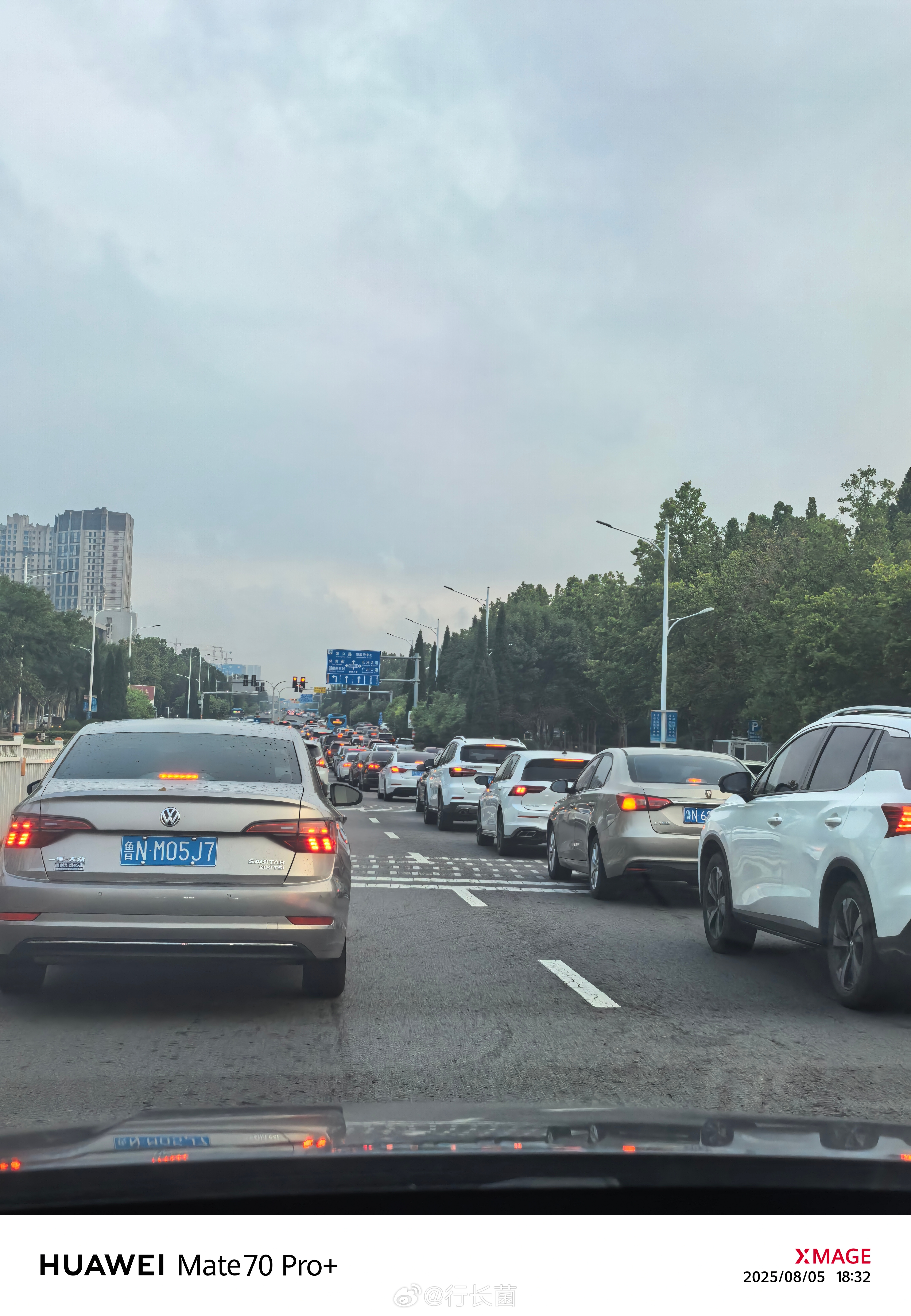 这个车堵的太夸张了，不过年过节的[允悲] ​​​