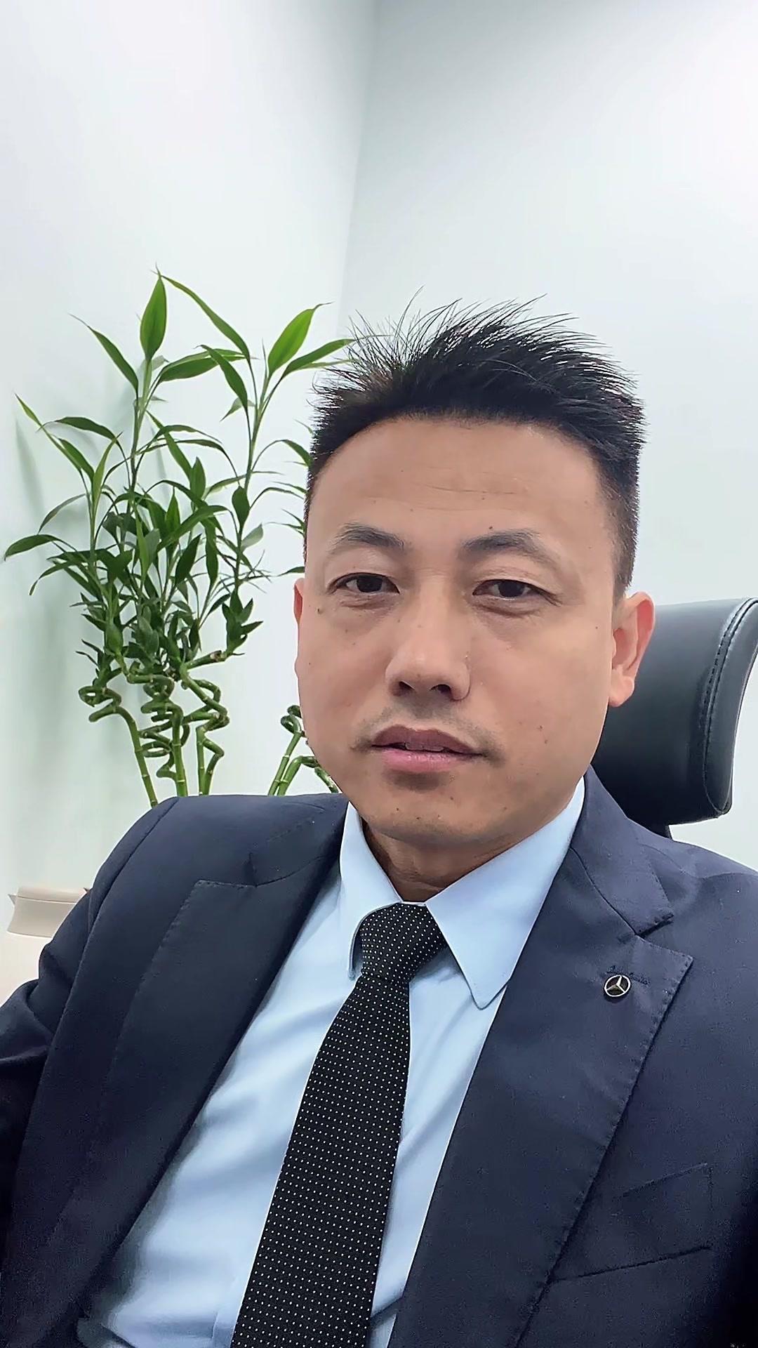 现在做奔驰销售真的太难了，不只是奔驰，宝马、奥迪估计也一样。
现在全国好多网红大