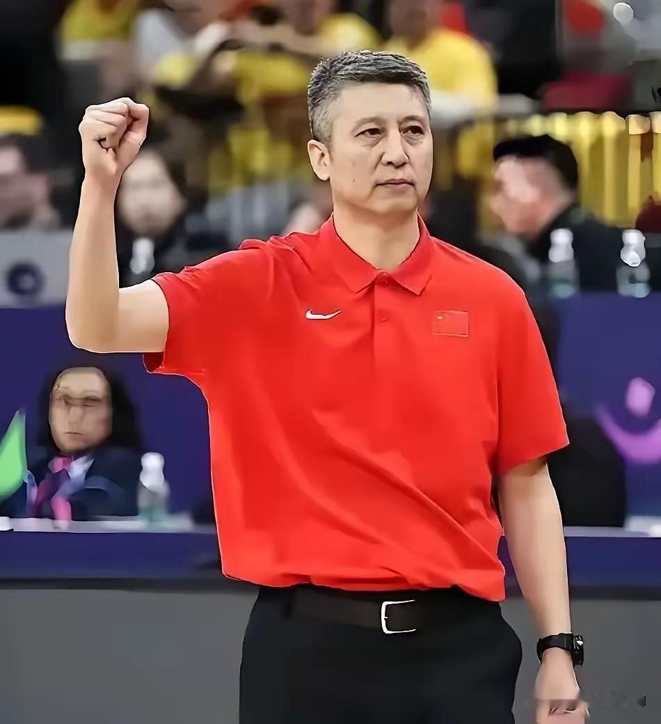 郭士强真爷们，输球不输人！
中国男篮3日输给日本后，郭士强二话没说，直接把责任全