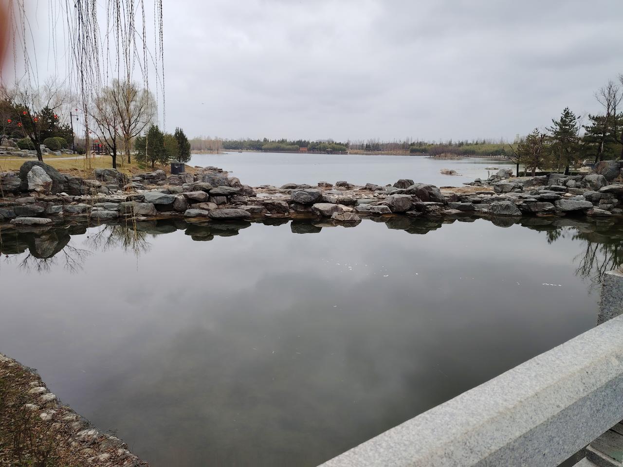 人人都想当校长
其实校长很难当
评先表优很难常
评定职称和晋档
每遇这事如战场