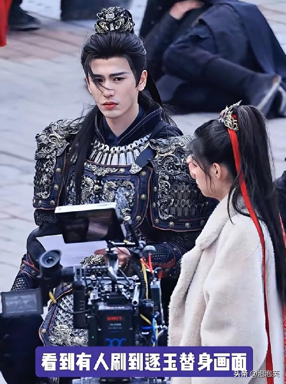 最近“粉底液将军”的话题

吵翻了天

解放军报也直接发声批评

现在有些古装剧