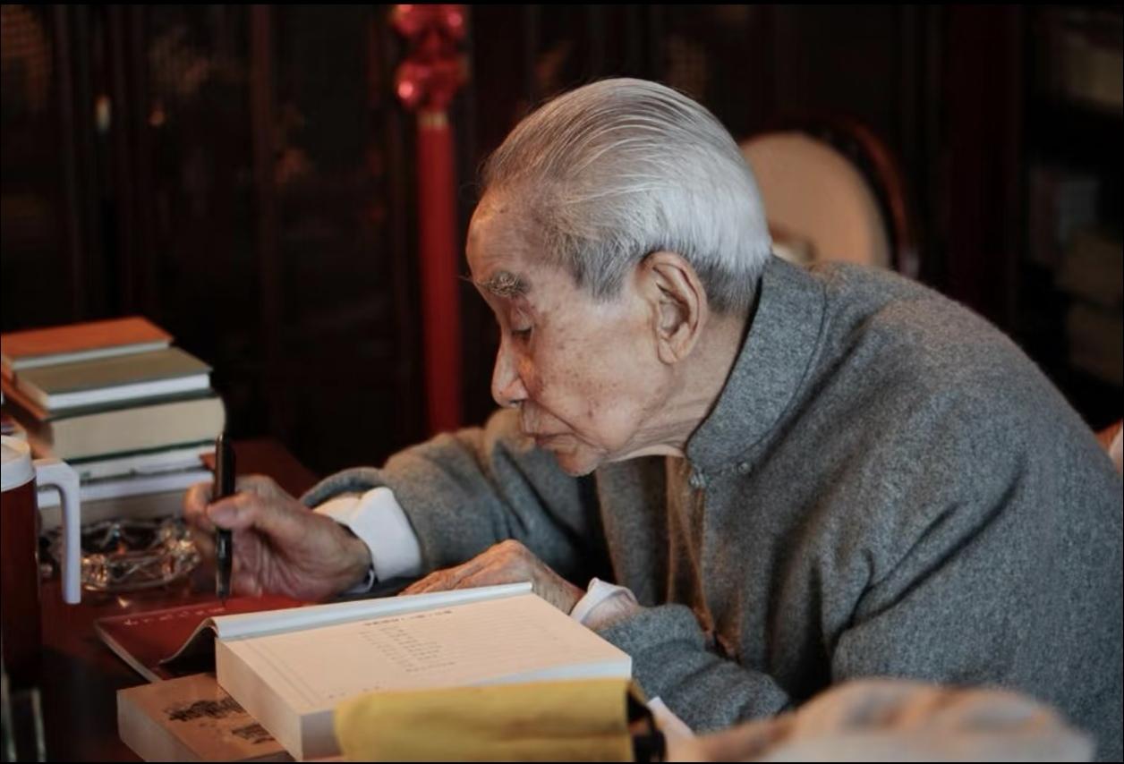 福德是世间福报，行善得善报，享福报。功德，是向内转，破除我相、人相，破自己的烦恼