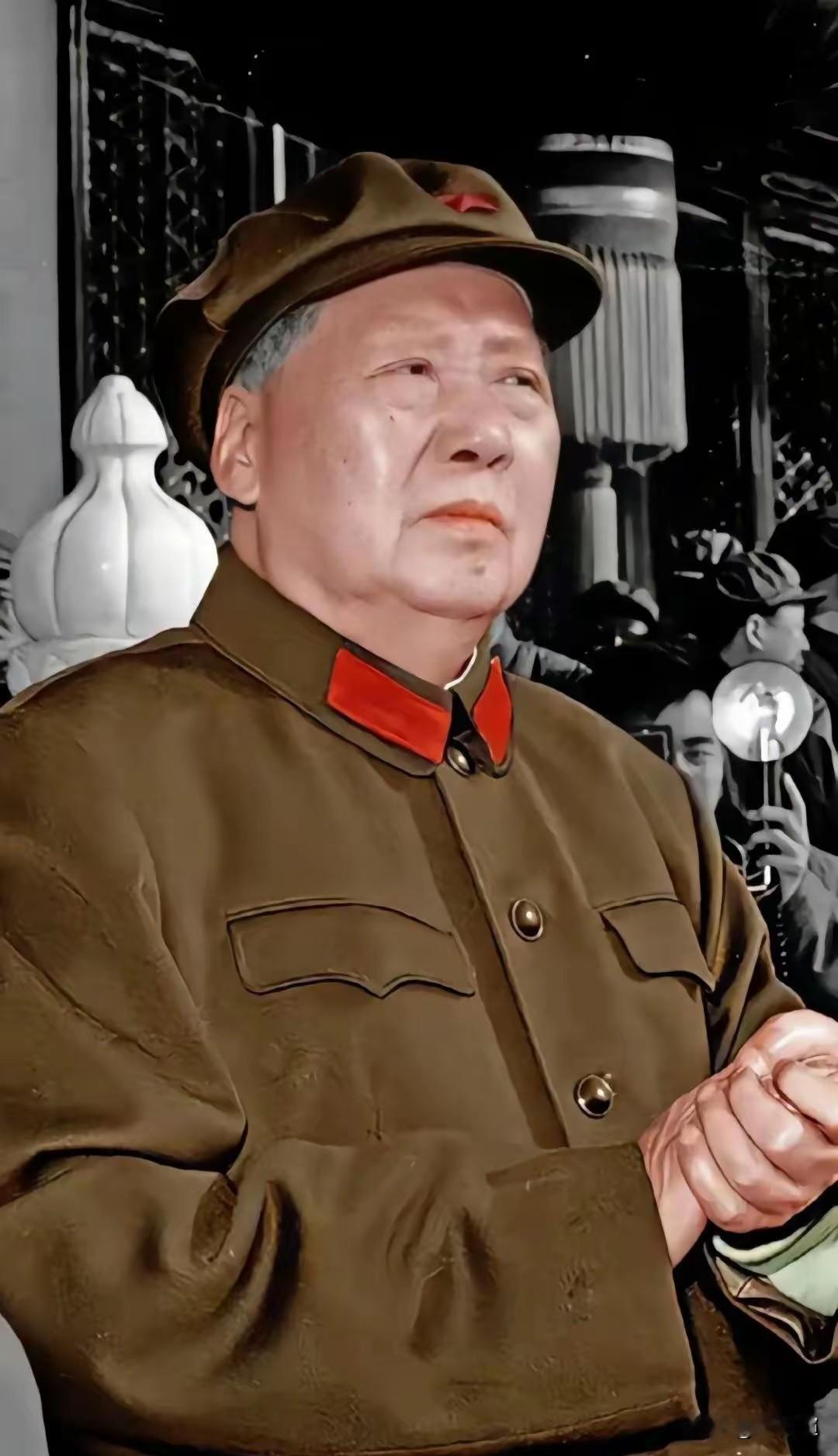 国强不忘毛主席，警钟长鸣防军国！