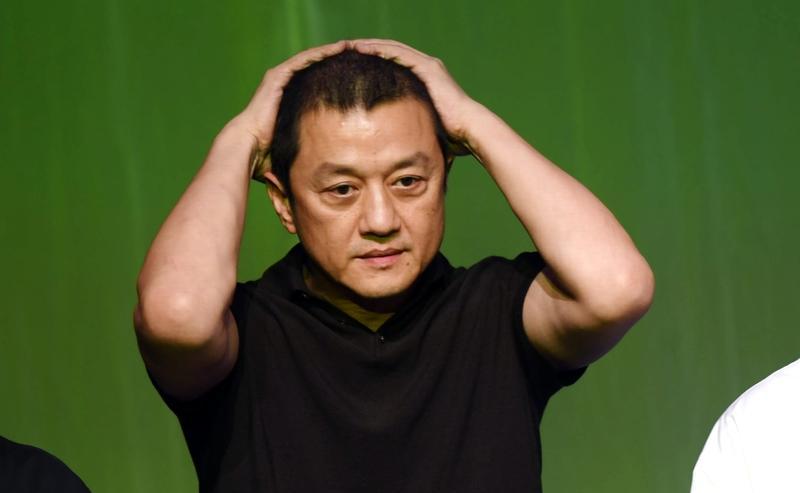 李亚鹏离婚了，这次不是闹绯闻，是真撑不住了。
雪山小镇破产公告刚贴出来，法院立案