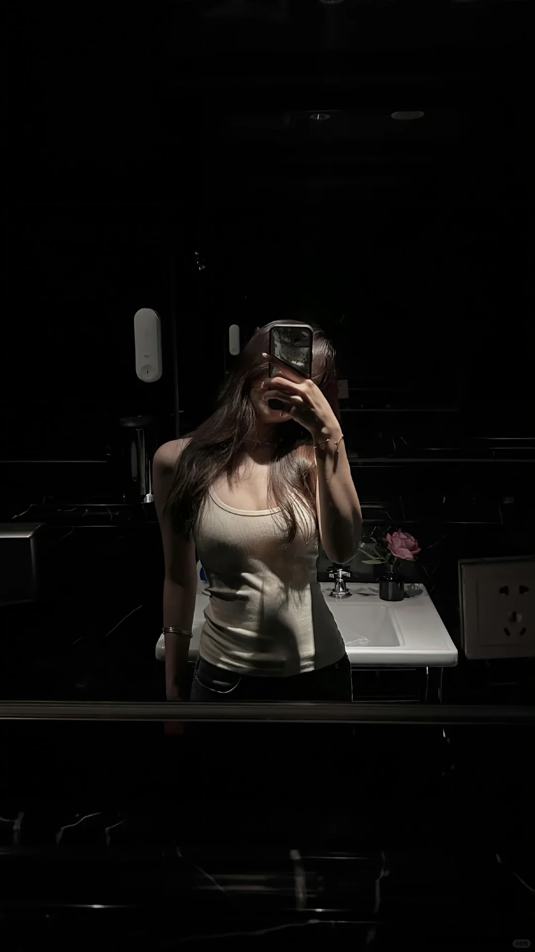 我也看不清我自己 有趣也无趣 乐观又悲观 极其矛盾又顺其自然 当生活再...