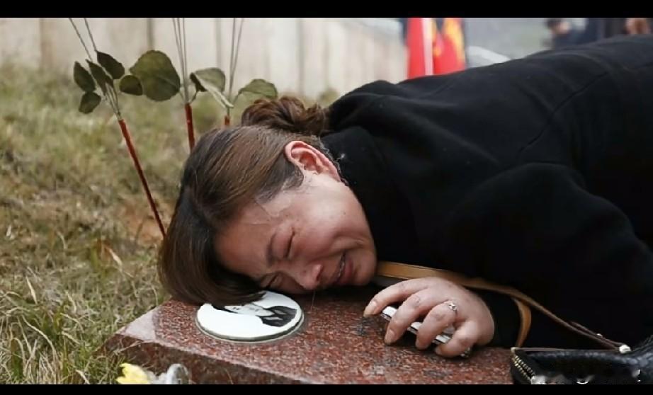 一等功臣张金生新婚一周奔赴老山前线壮烈牺牲。
他的妻子王小爽终身未嫁，张金生牺牲