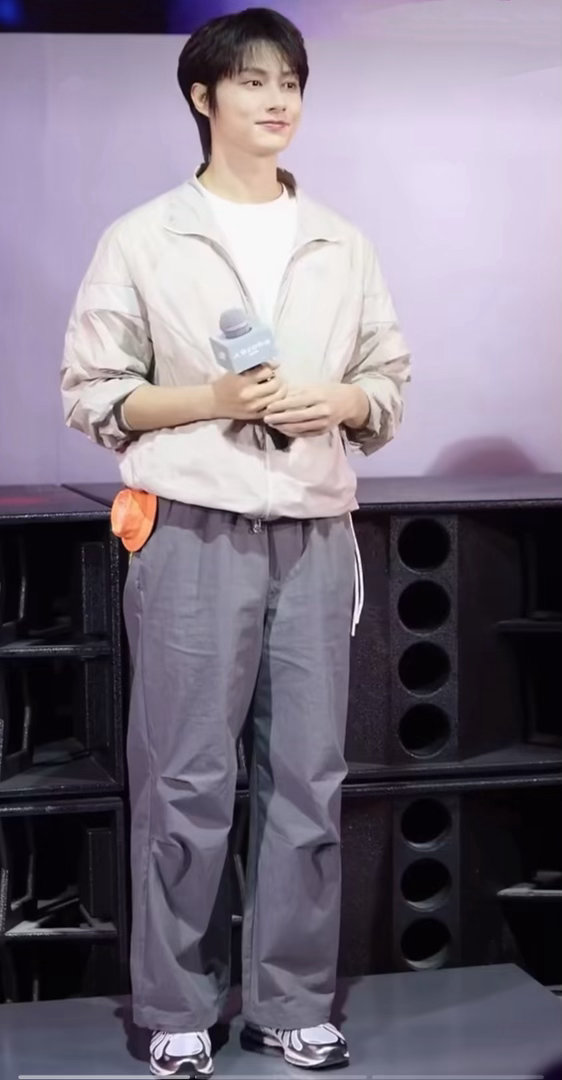 妈呀这还是他家营销稿发的呢，文俊辉fs吭哧吭哧给他到处挽尊回来一看到自担长这样上