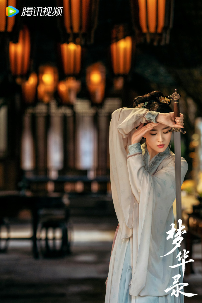 风动涟漪起，万物皆扭曲。风停波澜静，倒影自成峰。乱你的不是江湖，是你的心。心若止