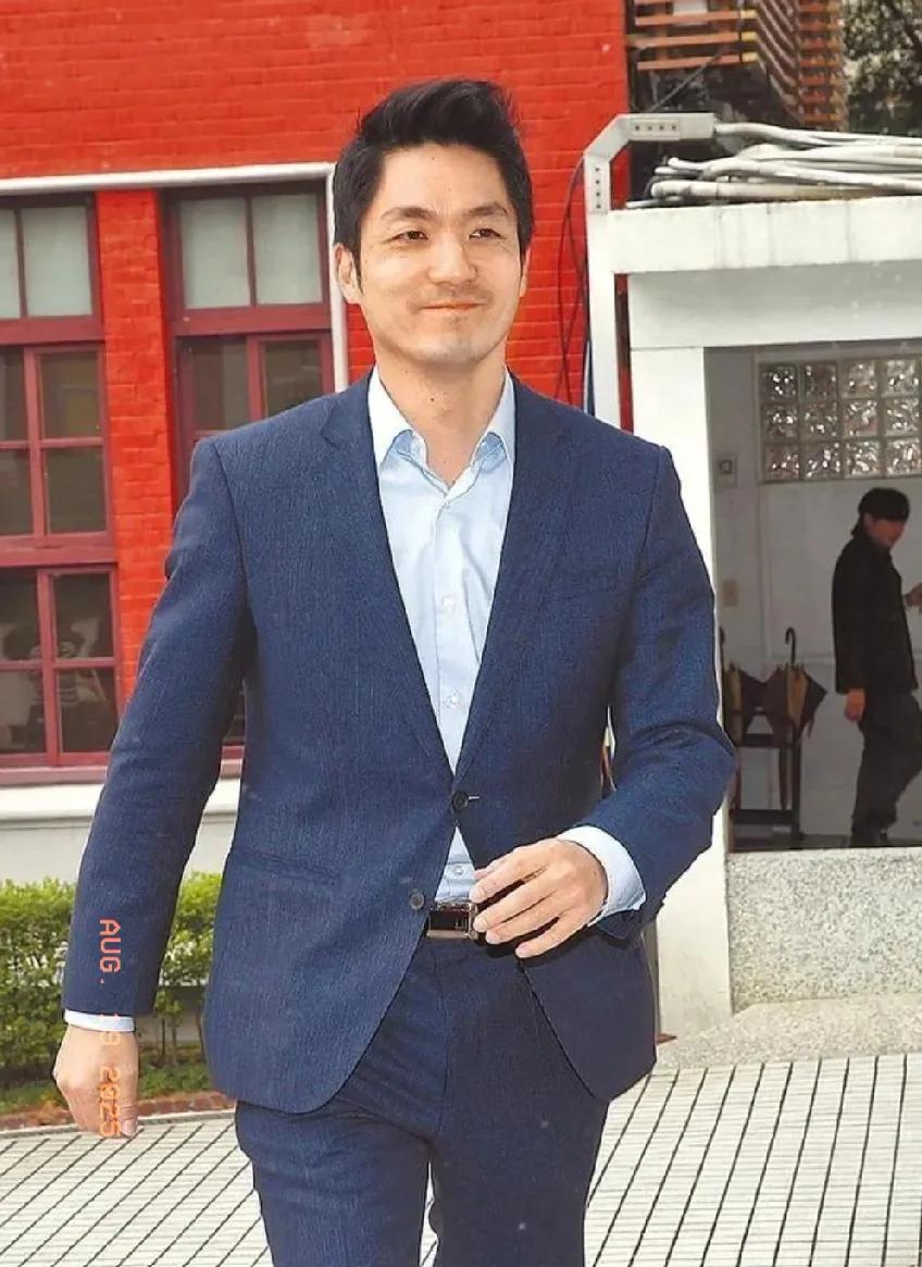 蒋万安可以参加“九三阅兵”，他要是参加了，将会成为东方大国正史里的历史人物，其影