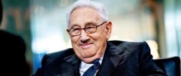 🌙一旦中美开战，美军将全面轰炸中国？100岁的基辛格早就发出过警告：“美国盟友