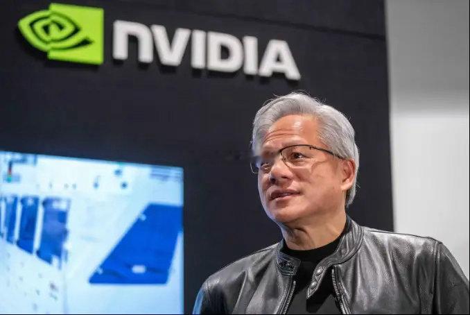 黄仁勋说了一句话，让整个AI圈都在琢磨：“开放模型对我们公司至关重要。”说这话的