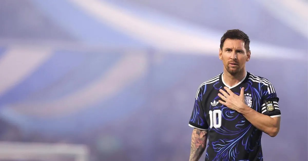 ⚠️🇦🇷 梅西已决定无限期留在阿根廷，陪伴家人度过这段艰难的时期。🇺🇸 
