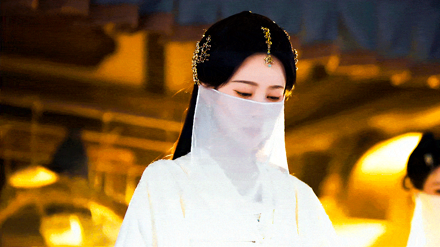 孟子义菩提树下站谁都美🥹菩提树下名场面氛围感封神，孟子义一出场自带柔光，搭配任