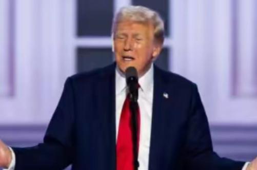 特朗普曾经在采访时表示：如果中方武统台湾，那么美国将会毫不犹豫的对北京进行轰炸，