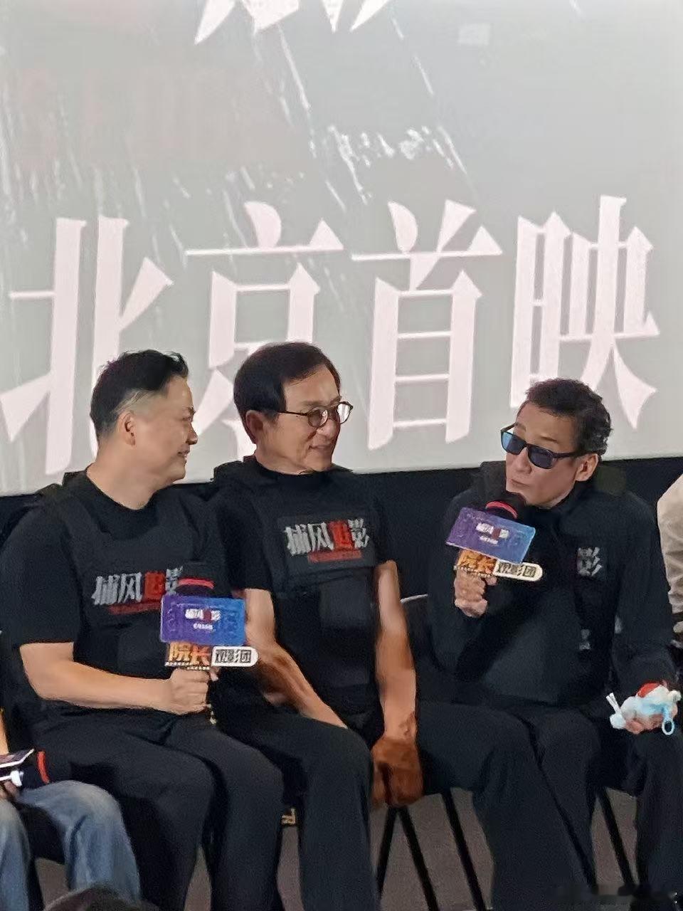 成龙收到了阿祖面具版labubu 听说这电影口碑很好，不少人看完都推荐，有空真该