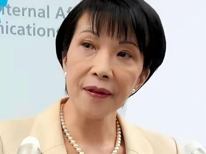 刚刚，日本政坛再爆反常操作！
美国递来的5500亿“保护费”账单还没在财务省的