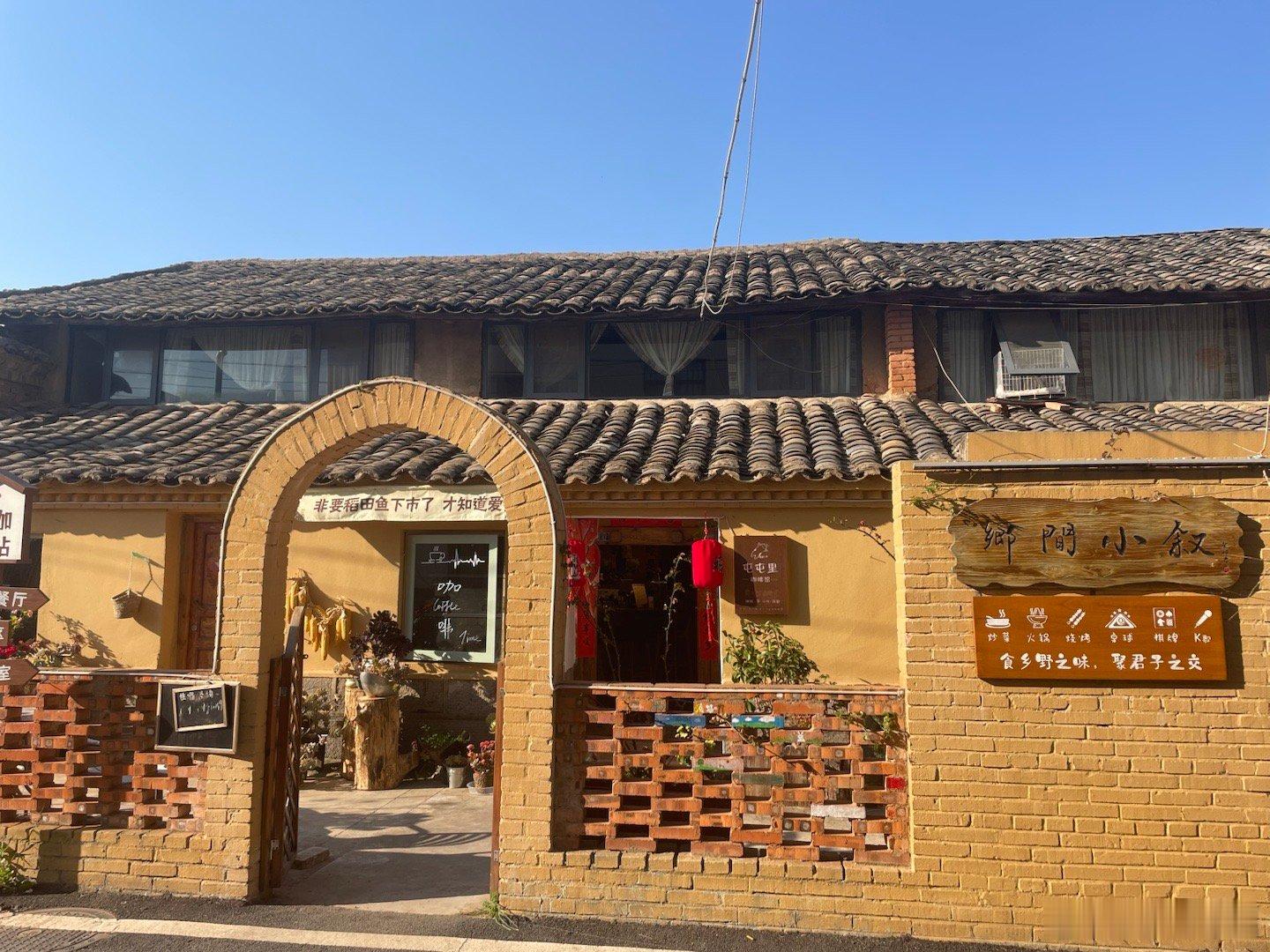 大年初一的午后暖阳☀️曾经享受年味，如今制造年味。无论是圣诞老人，还是红色中国年