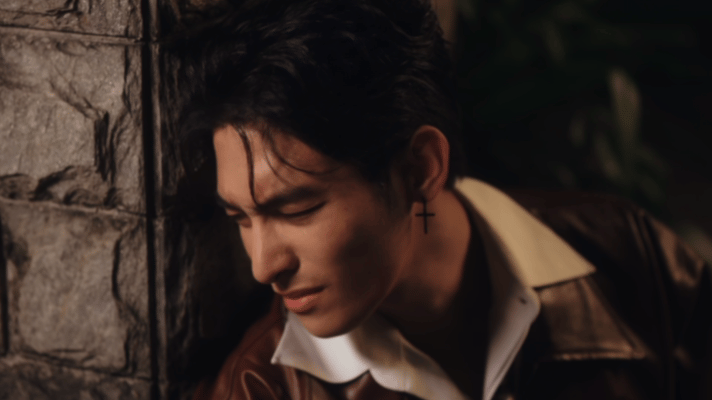 港城361初三专程去公司送蛋糕，满心惦记却悄悄放下离开，内敛温柔藏在细节里。而六