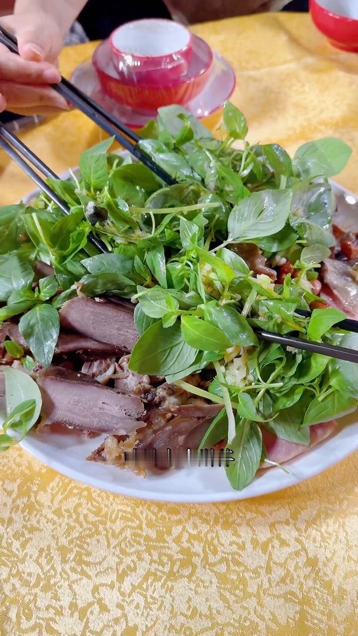 大盘荆芥。
在河南没有人不认识荆芥，但很少有人知道它的学名：疏柔毛罗勒。吃过大盘