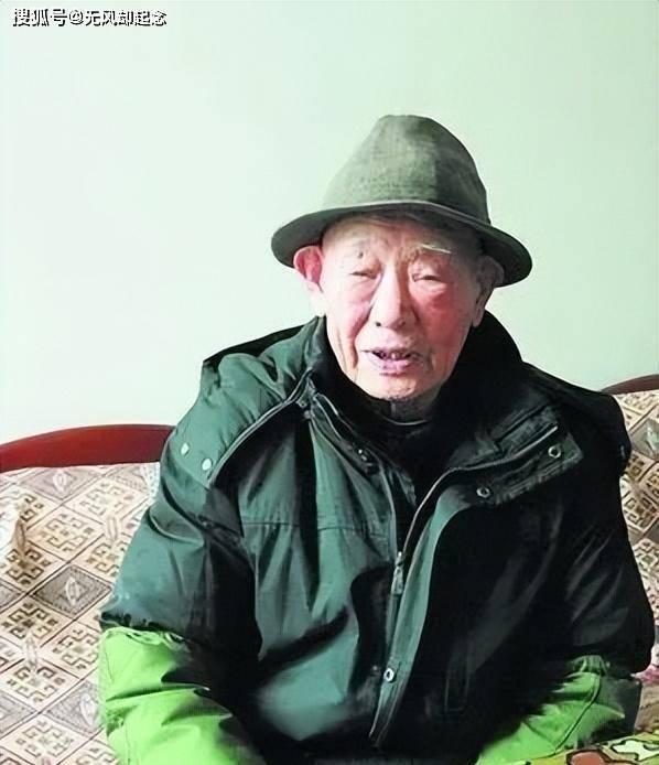 1976年春，一位老人走进北京革命军事博物馆，对一台老式发电机情有独钟。这老人名