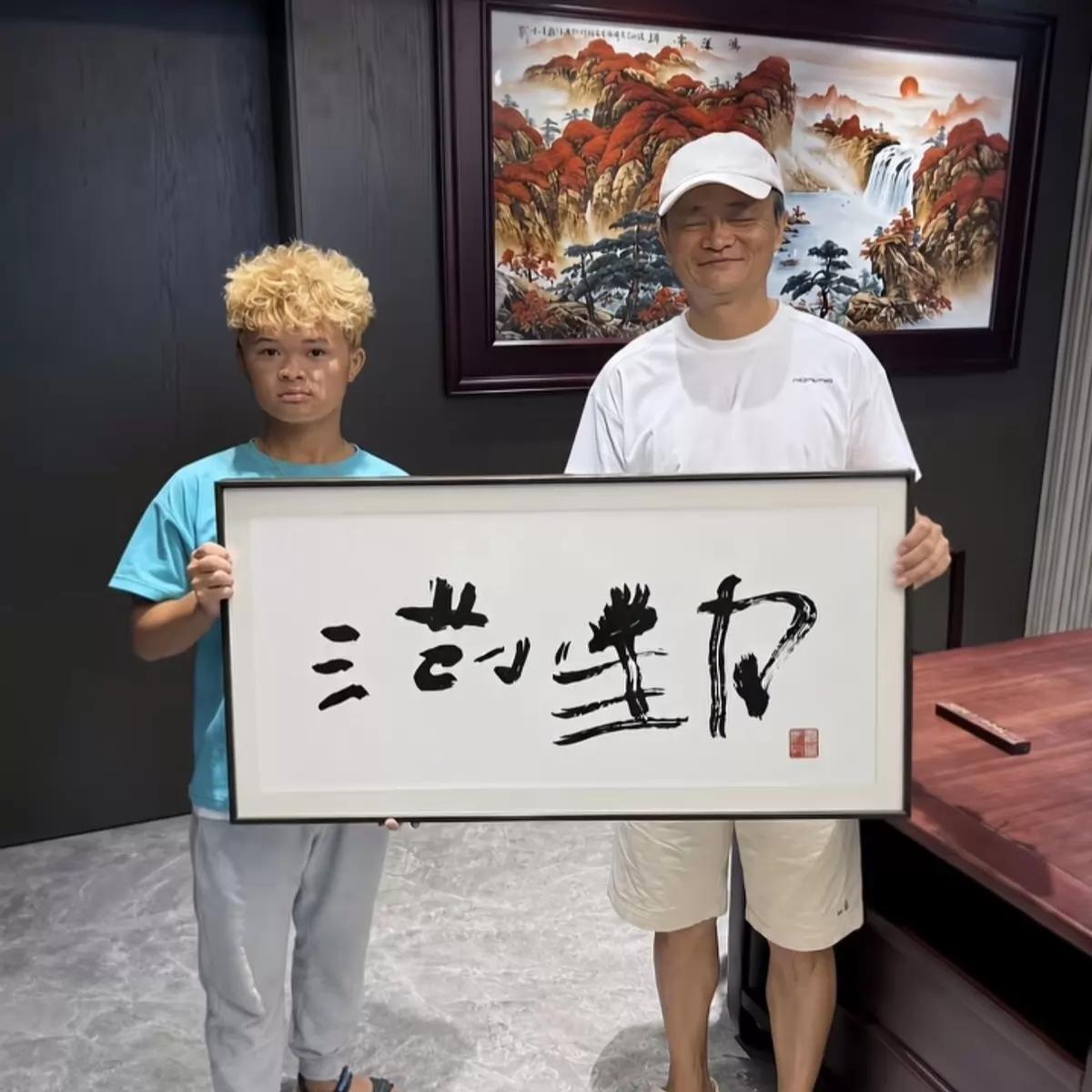 单价228元销量破三千，范小勤书法凭什么登顶抖音榜一？

登顶抖音家居饰品榜第一