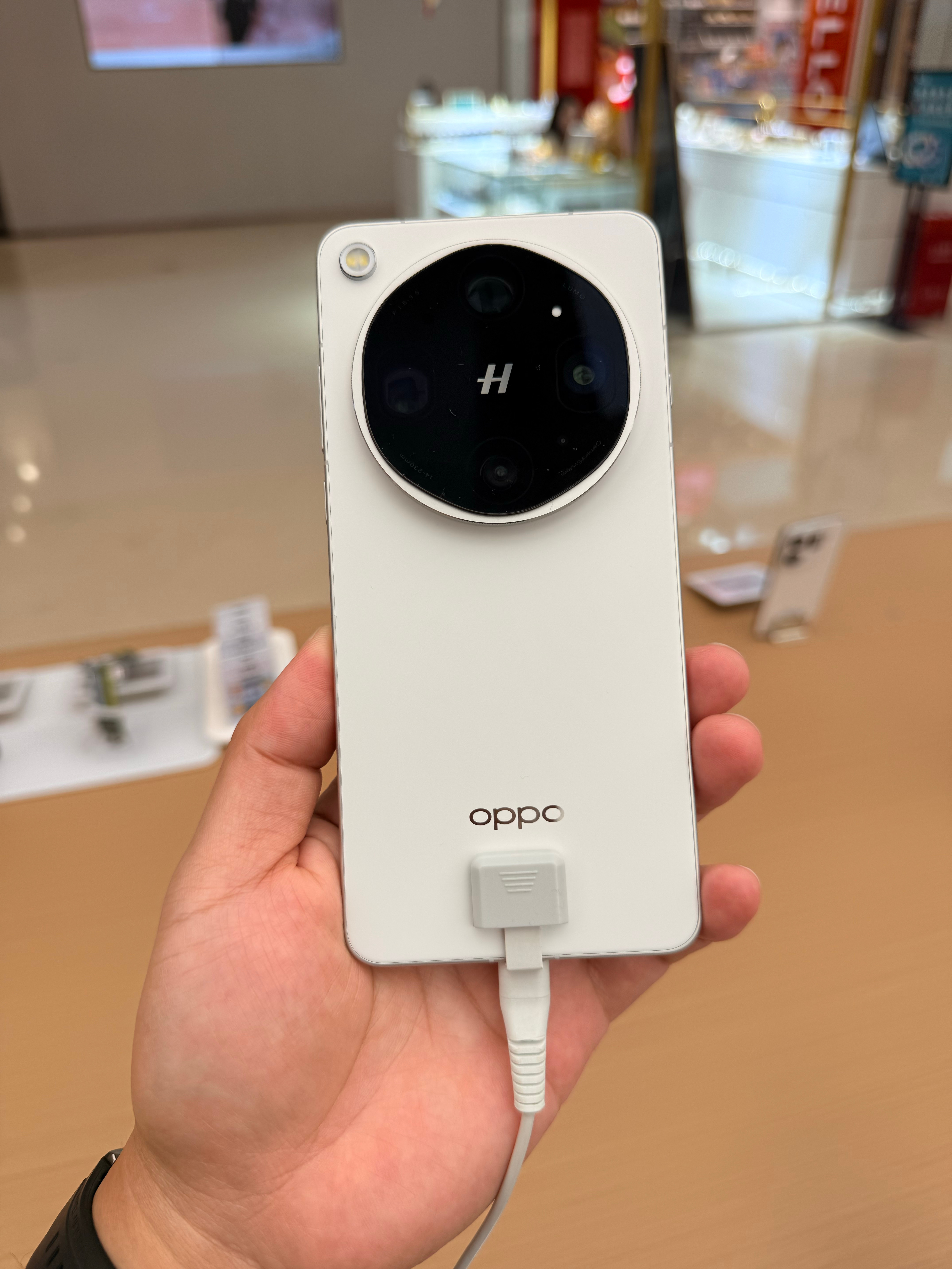 OPPO Find X9 Ultra 简直是年轻人的第一台哈苏啊！大地苔原的配色