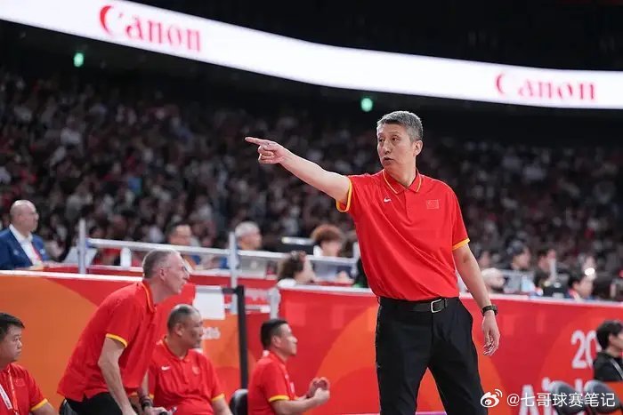 让一支日本二队全场轰下 97 分，中国男篮输的根本不是身体，而是没脑子！开场才落