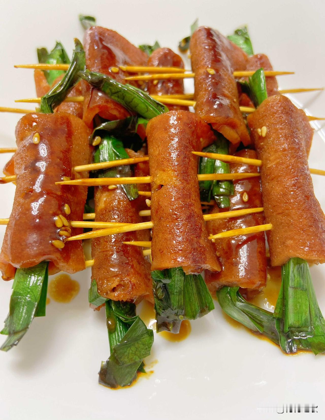 虽然早餐一片一块的有点小精致，但是这个抗饿能力还是差了点，午餐时间还没到就肚儿咕