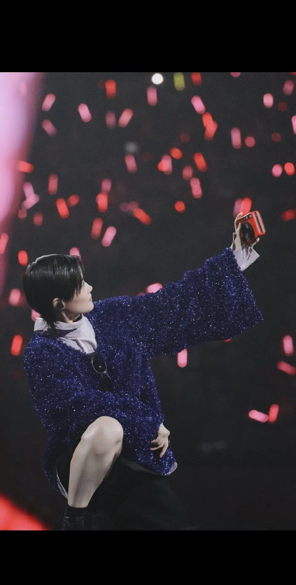 就这般望着你。我始终觉得被人记录是一件幸福的事