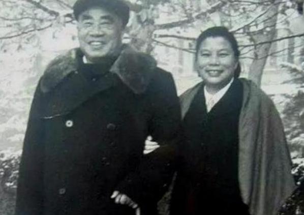 1934年春，红军即将开始长征时，朱德夫人康克清突然发现，原先在朱德身边担任贴身