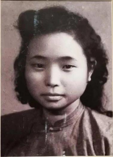 江姐之死：狱中受拶指酷刑，留下托孤信，就义前被迫脱下外衣鞋袜。1949年11月之