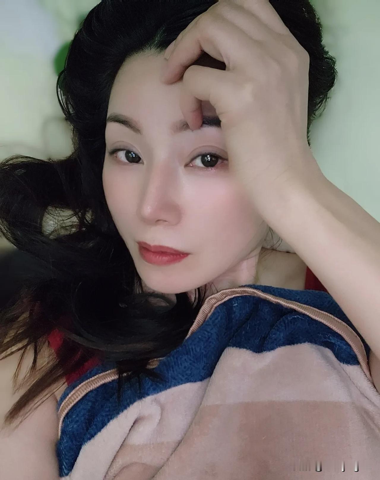 做个简单快乐的中年少女，年龄不过是个数字符号，心态才是永驻青春的密钥！中年女性精
