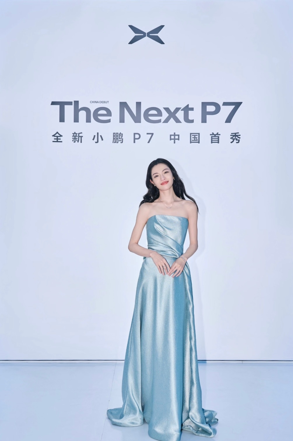 钟楚曦绿裙 她真的对绿色情有独钟，难怪选车也选了全新小鹏p7星瀚绿 ​​​