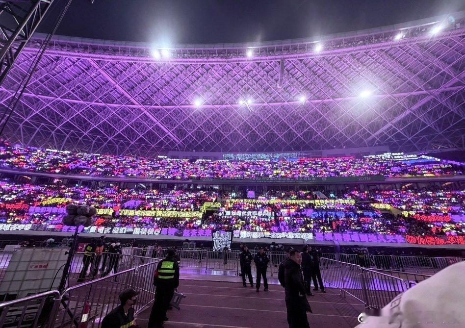 马嘉祺紫海、宋亚轩青海、严浩翔红海，已经三家晒海了！！！来看排面！！！ 