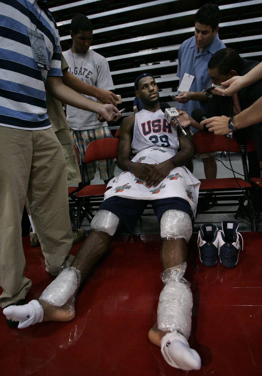Lebron James  国家队训练间隙老照片中的球员和球鞋  詹姆斯  鞋控