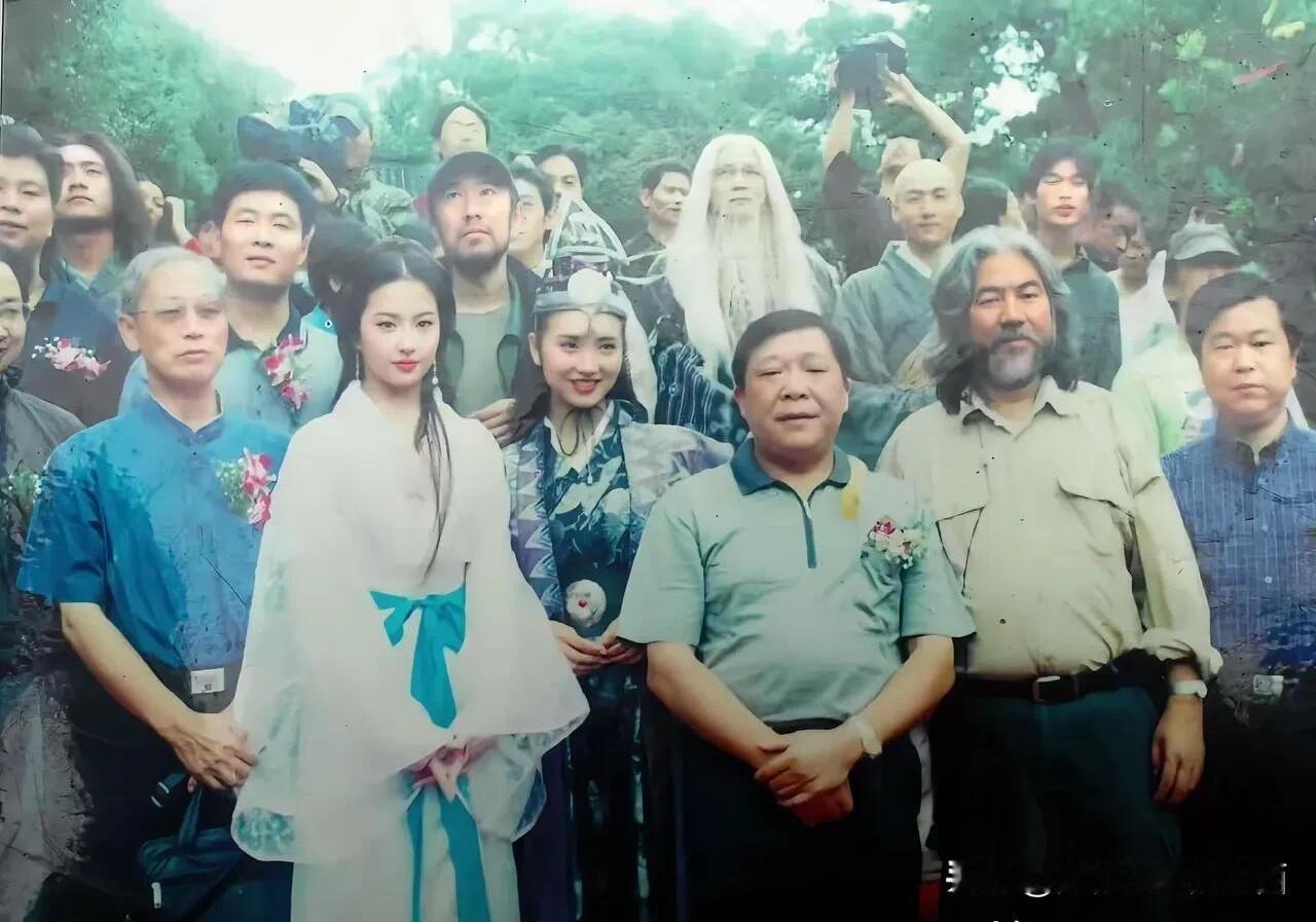 原来刘亦菲年轻时候长这样，清新淡雅，一眼望过去是所有女演员里面最有气质的一位，不