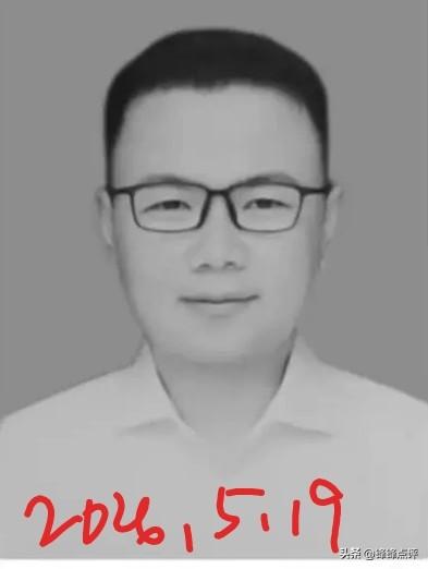 吴立峰死了，年仅36岁。生前为河北保定爱和城中学英语教师。去年被评为“校级十佳备
