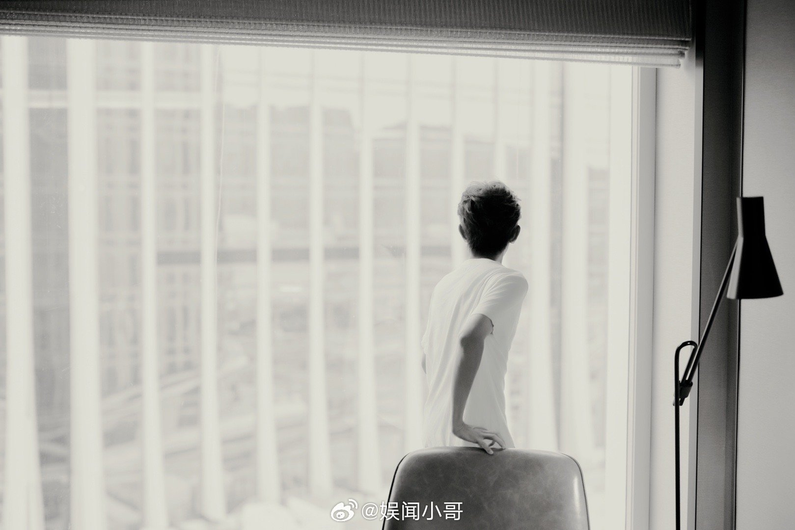 王源是真不拿我当外人 王源出图也太绝啦！西装帅照尽显矜贵气质，健身花絮又超有男友