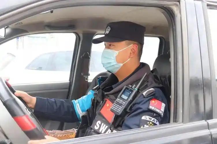 有网友吐槽：当了十年辅警，在定级时竟比不上刚入职的研究生！

十年间付出了青春与