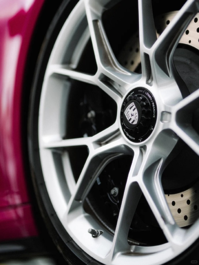 玫红色的911 GT3 Touring真实人间尤物啊 汽车