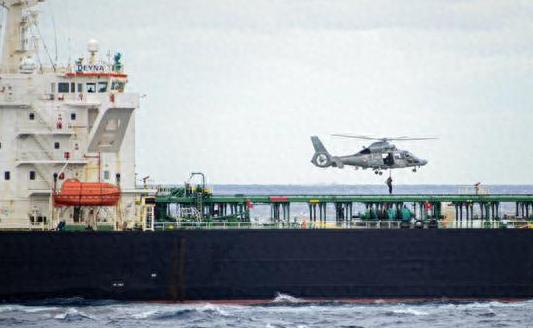 地中海海域突然炸出大消息，昨天法国海军没留半点情面，直接在海上拦下一艘正在航行的