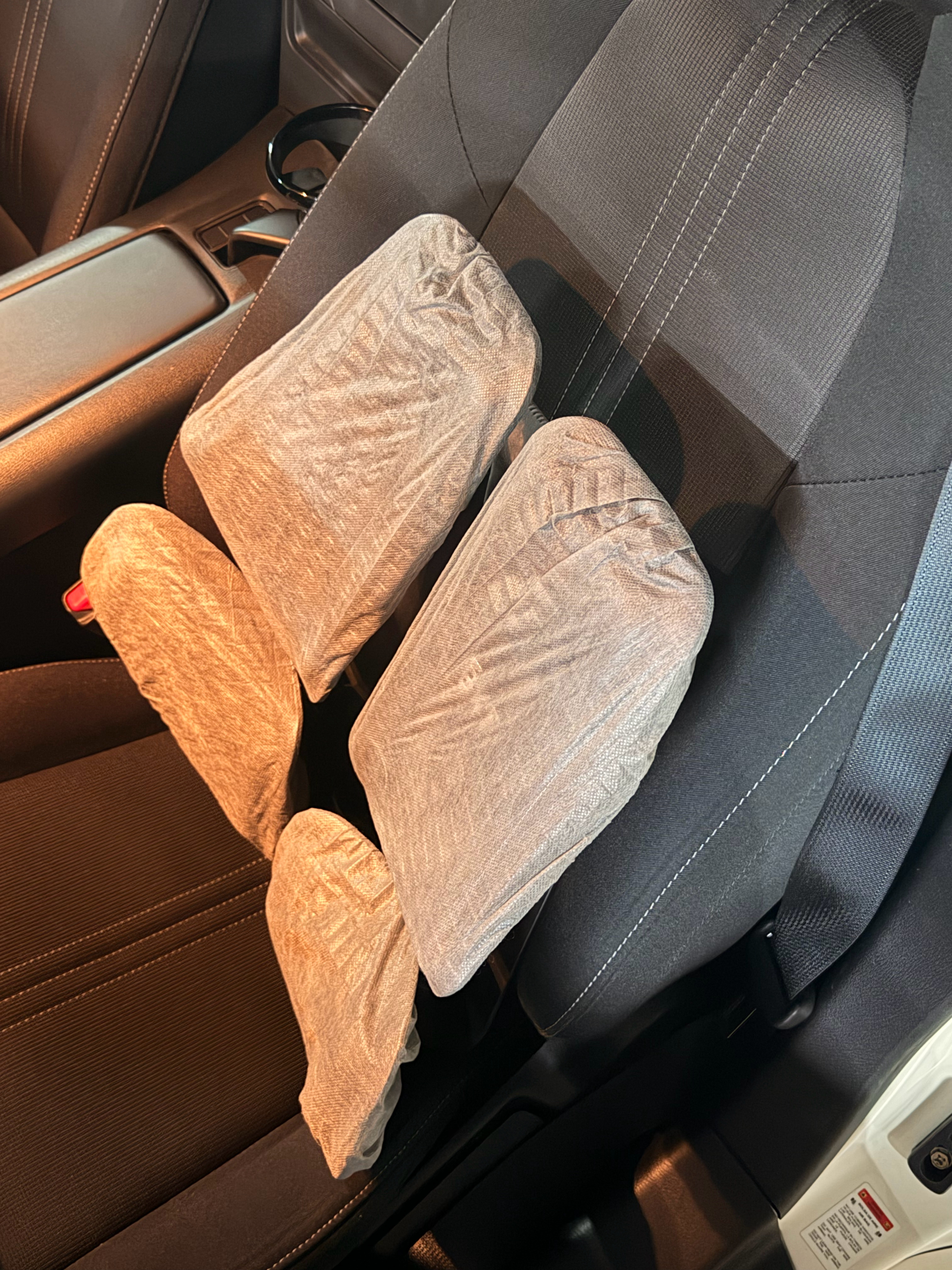 路虎运到新疆了明天要开mx5去阿那亚[裂开][裂开][裂开]来回7个小时对腰和耳