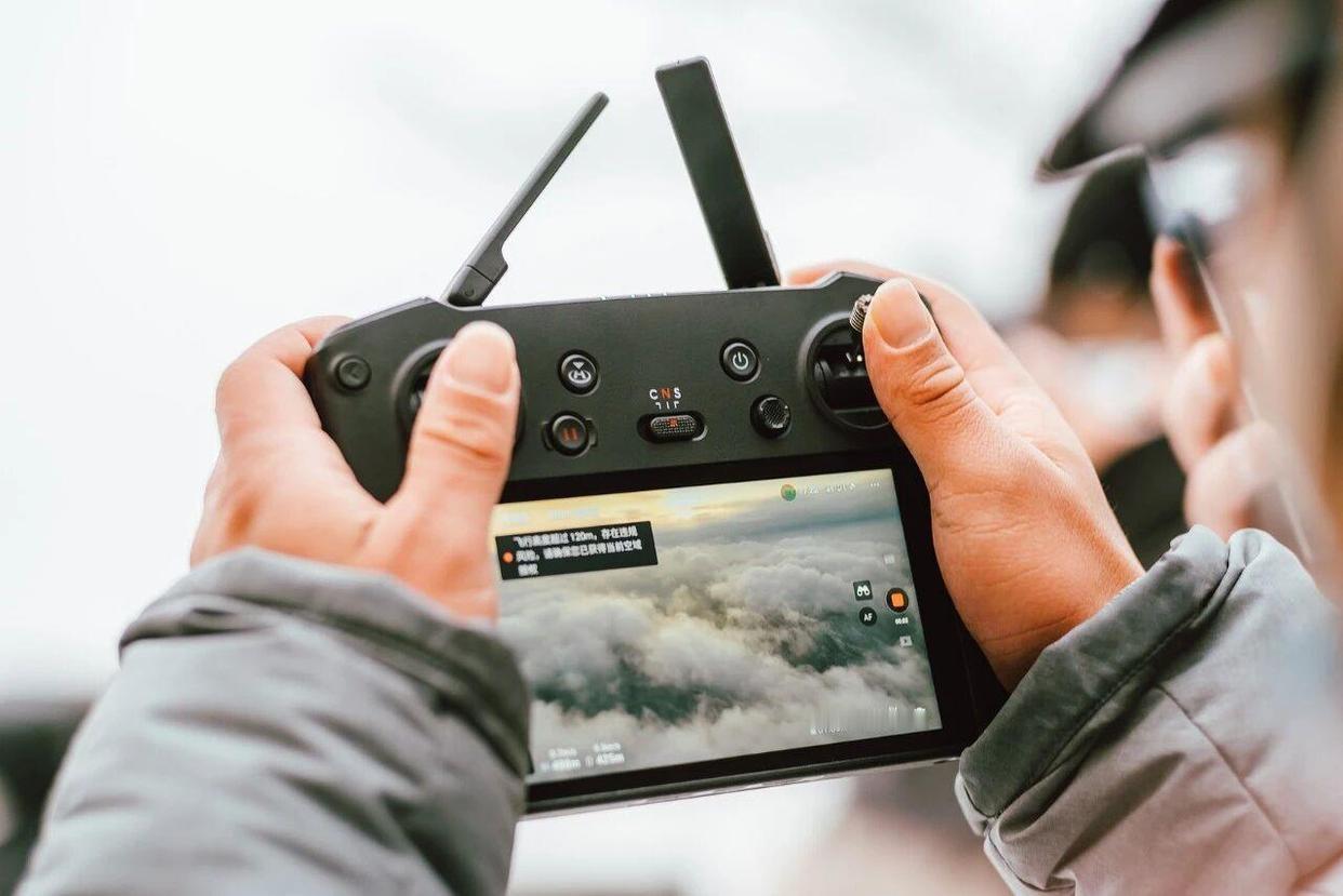 黑飞无人机到8000米高空被刑拘
国家安全机关工作查明，一名无人机航拍爱好者为获