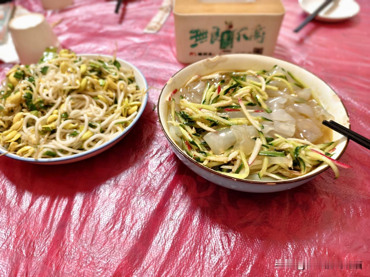 春日生活打卡季 地标山西偏关小县城南门外旧汽车站附近，一家非常火爆的饭店，吃饭需
