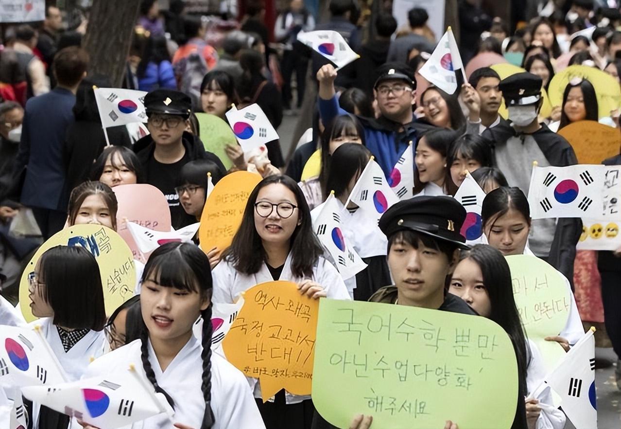 韩国现状给全世界敲响警钟，高速发展背后，藏着难以挽回的社会代价
韩国自杀率已经跃
