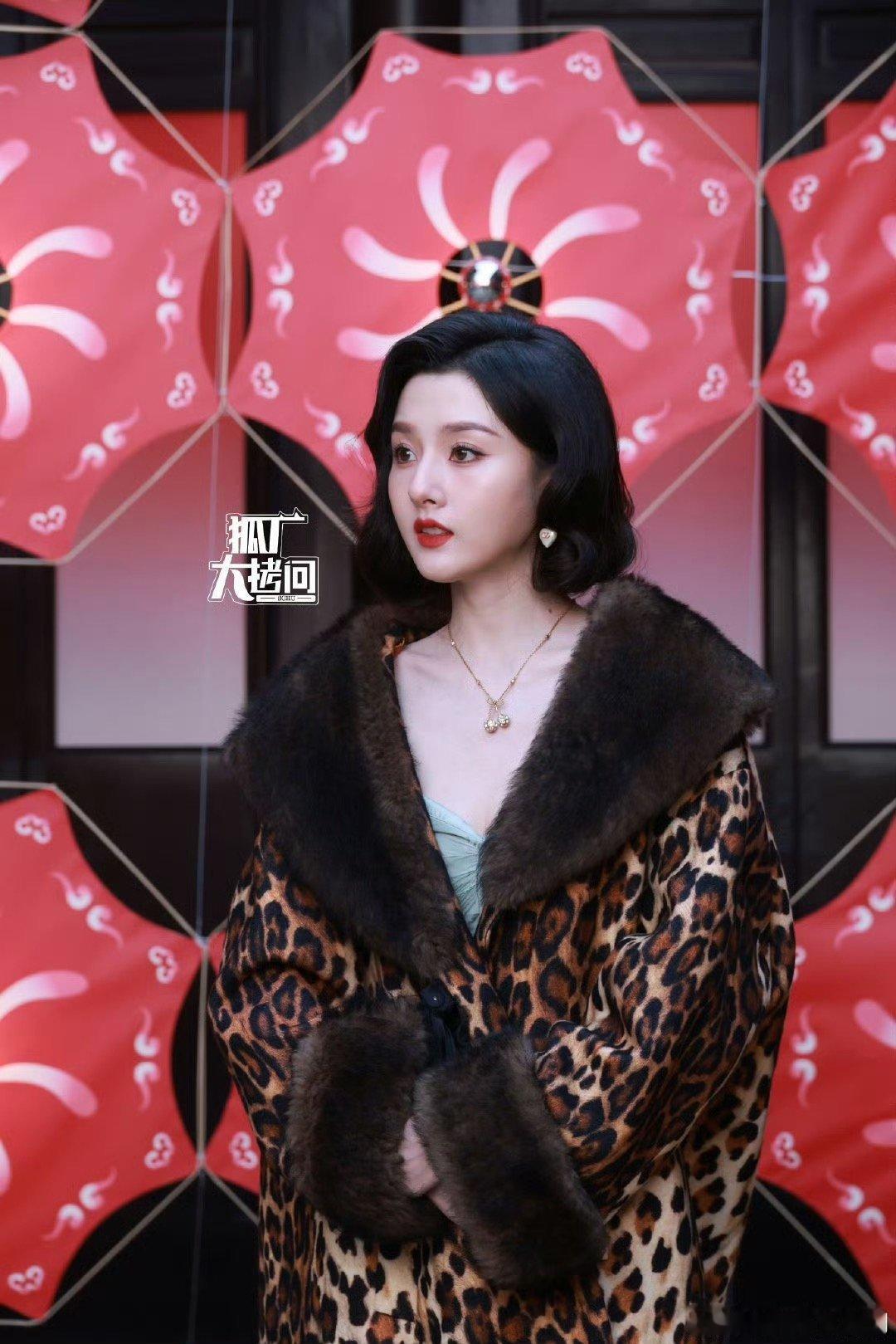 宋祖儿豹纹名伶 宋祖儿华伦天奴摩登女郎 宋祖儿华伦天奴摩登女郎 